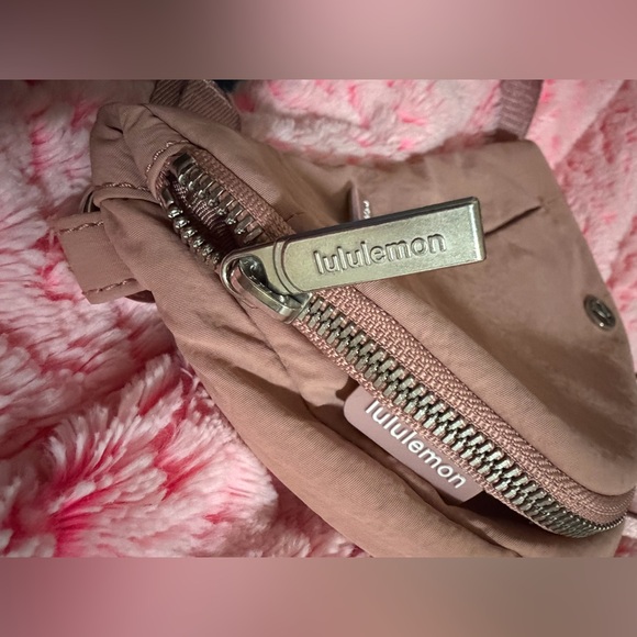 Lululemon All Night Micro Festival
Bag - Picture 4 of 6